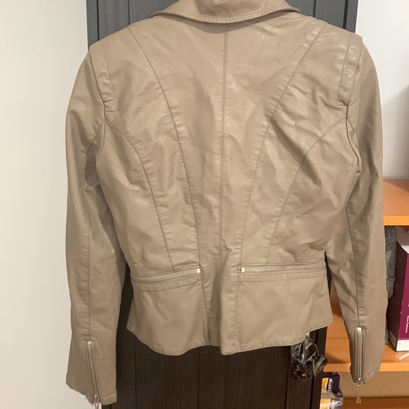 Leather jacket - Picture 3 of 7